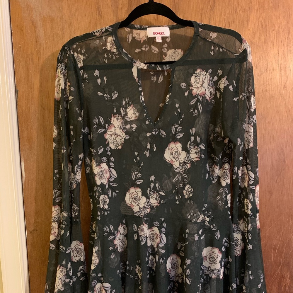 Bongo | sheer blouse with bell sleeves. Size Large